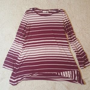 Logo by Lori Goldstein M Long Sleeved Top